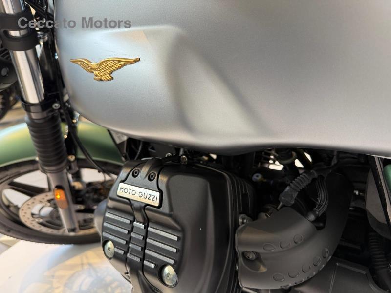 MOTO GUZZI V7 750 Stone