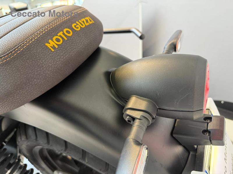 MOTO GUZZI V7 750 Stone