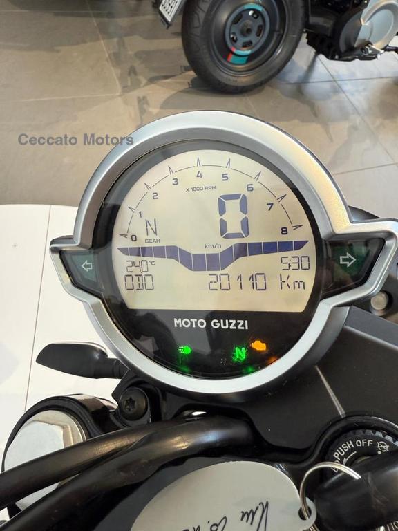 MOTO GUZZI V7 750 Stone