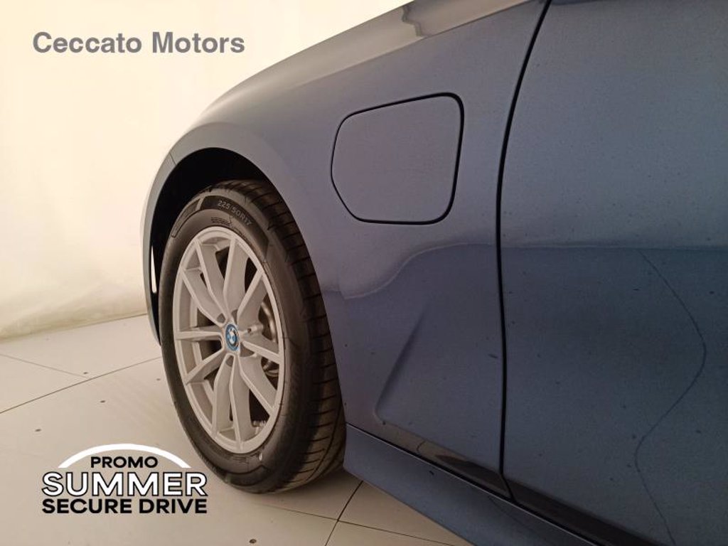 BMW 320e auto
