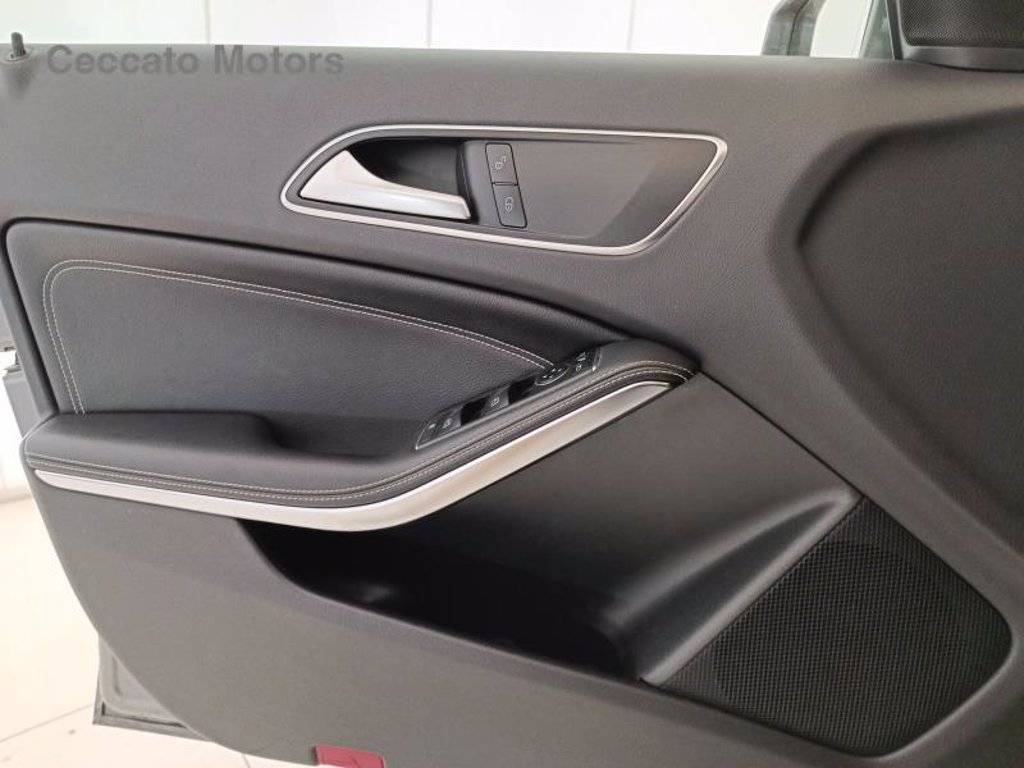 MERCEDES A 180 d premium auto my16