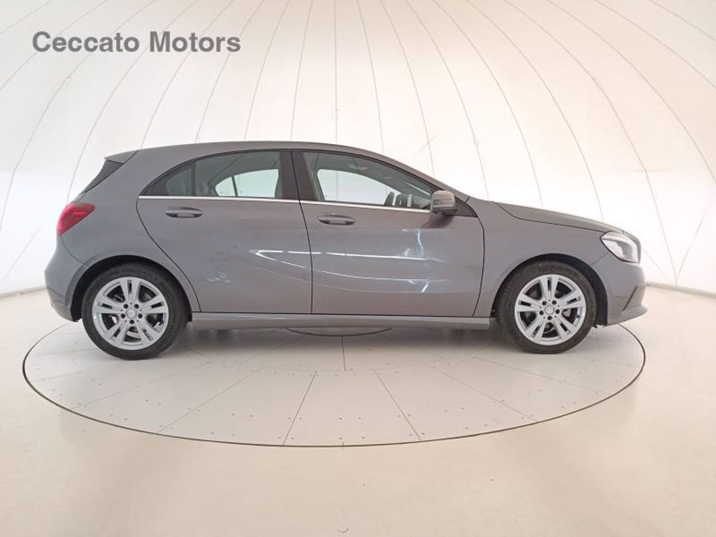 MERCEDES A 180 d premium auto my16