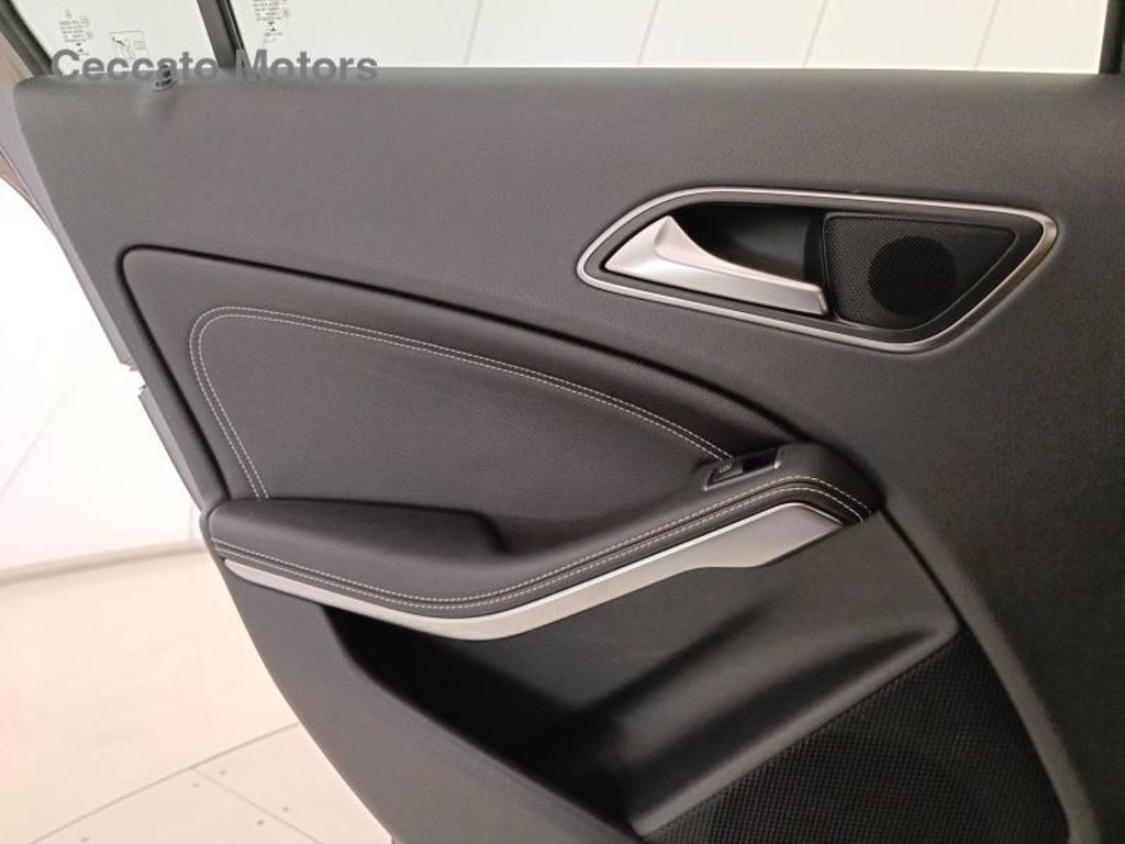 MERCEDES A 180 d premium auto my16