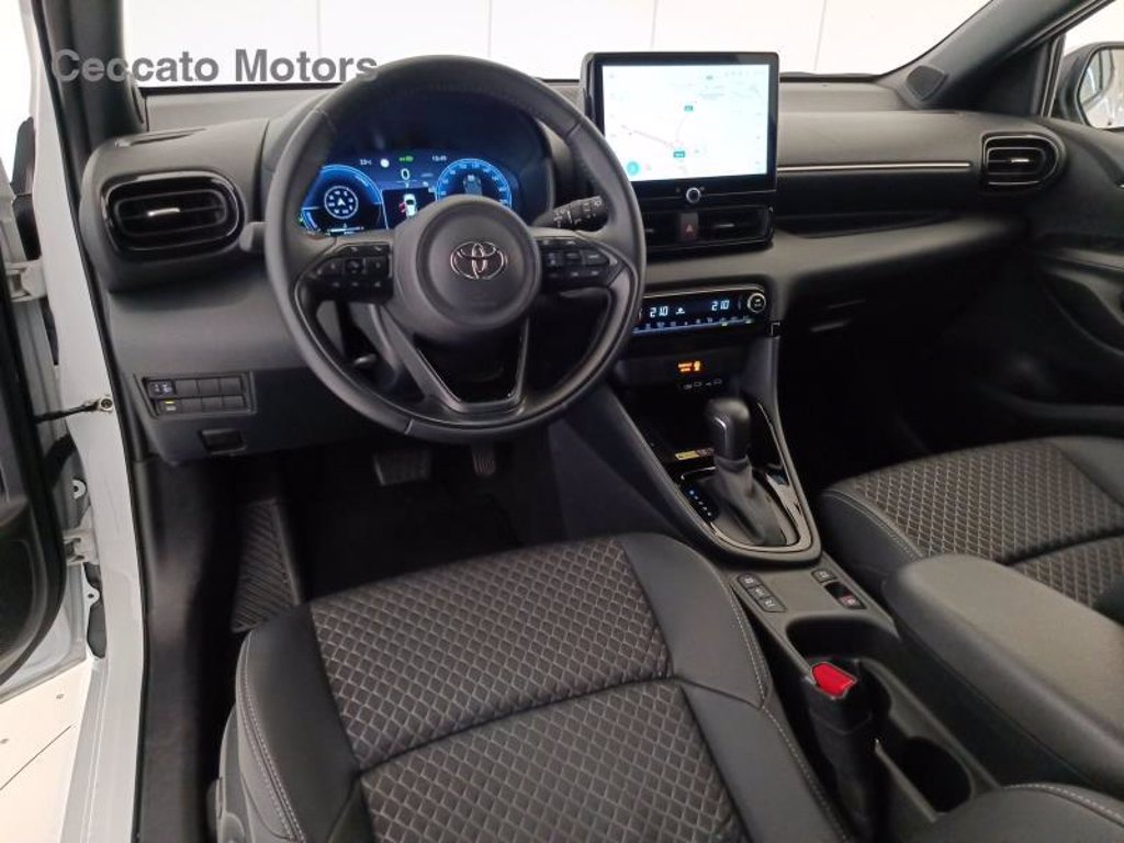 TOYOTA Yaris 1.5h 130 lounge