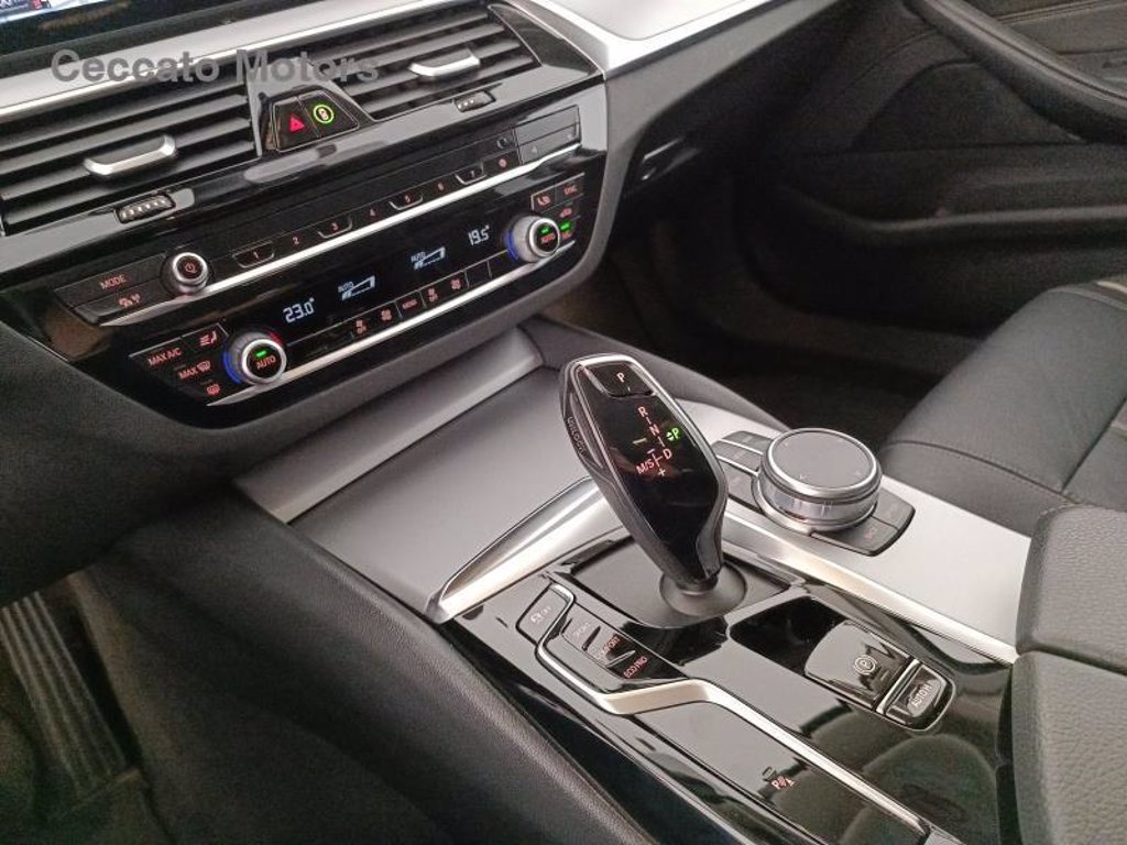BMW 520d touring mhev 48v xdrive business auto