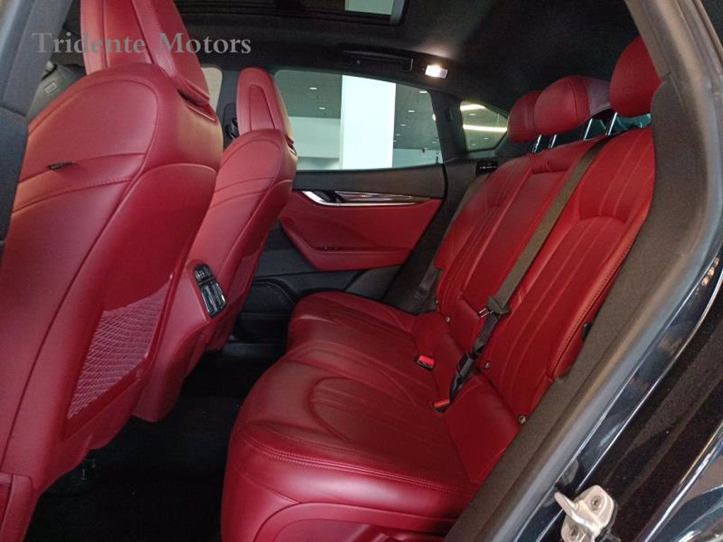 MASERATI Levante 3.0 v6 430cv auto