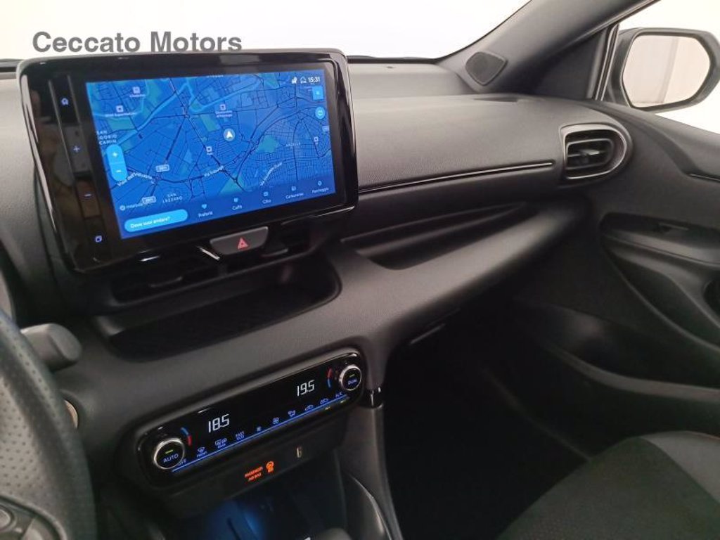TOYOTA Yaris 1.5h gr sport