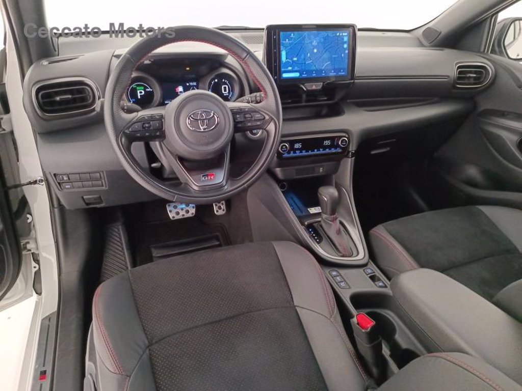 TOYOTA Yaris 1.5h gr sport