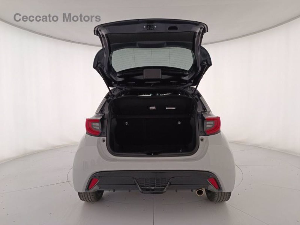 TOYOTA Yaris 1.5h gr sport