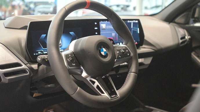 Cockpit Della Bmw Serie 1 Con Volante In Pel