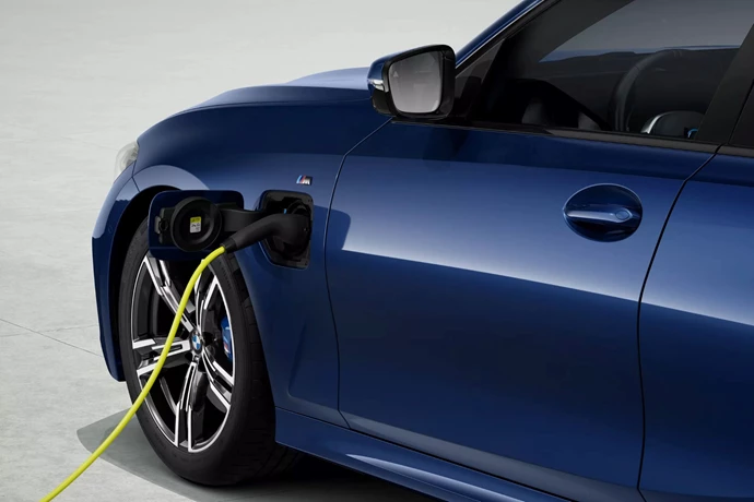 Serie 3 Touring PHEV 1